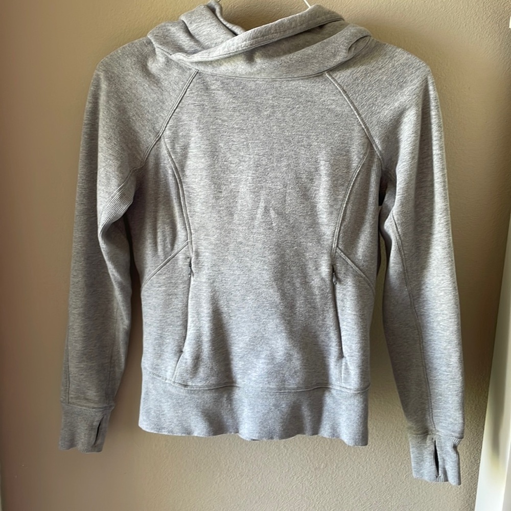 Lululemon Under Wraps Stretched Hooded Pullover